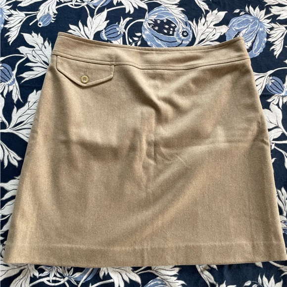 Adorable Banana Republic mini skirt in size 6! - Picture 6 of 15